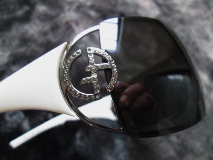 Giorgio Armani GA 320/S CWUYA Sunglasses White with Diamonds, Handtassen en Accessoires, Zonnebrillen en Brillen | Dames, Zo goed als nieuw