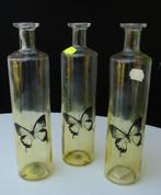 FLES GLAS MET VLINDER GELE LOOK 2 stuks 29 x 7 cm NIEUW, Huis en Inrichting, Woonaccessoires | Vazen, Geel, Nieuw, Ophalen of Verzenden