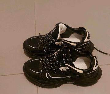 Sneakers GUESS taille 42, Comme neuf, Enlèvement, Guess, Baskets