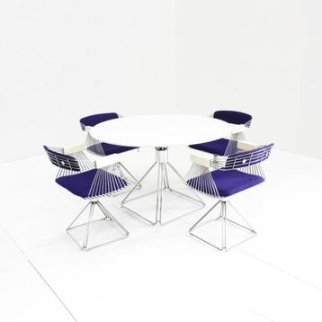 Set van 4 Rudi Verelst ‘Delta’ eetkamer stoelen en eettafel