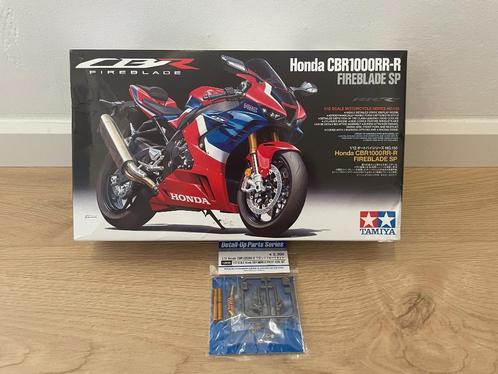 Tamiya Honda CBR 1000RR-R (#14138) + Detail-up voorvork, Hobby en Vrije tijd, Modelbouw | Auto's en Voertuigen, Zo goed als nieuw
