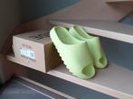 Adidas x Yeezy Slide - maat 43, Sandalen, Overige kleuren, Nieuw, Ophalen of Verzenden