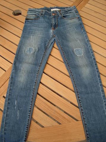 Zara jeans met lappen 152 beschikbaar voor biedingen