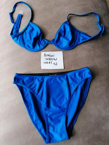 Bikinis, met bijhorende setjes. Maat 42. Prijs:15 € beschikbaar voor biedingen