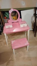 Houten kaptafeltje roze, Enlèvement