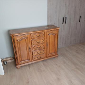 Dressoirkast massief houten front beschikbaar voor biedingen