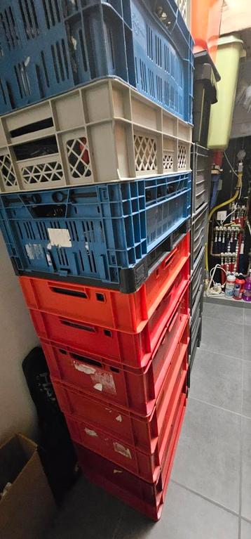 Stapelbakken kunststof  5 euro stuk  beschikbaar voor biedingen