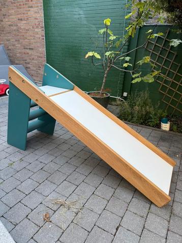 Leuke glijbaan voor binnen beschikbaar voor biedingen