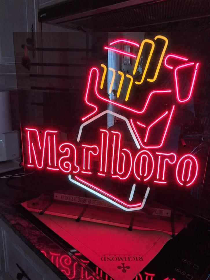 Unieke Marlboro Neon Reclame, Verzamelen, Retro, Huis en Inrichting, Ophalen