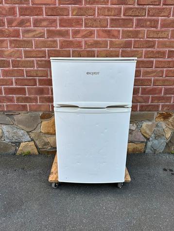 Kleine frigo met diepvries beschikbaar voor biedingen