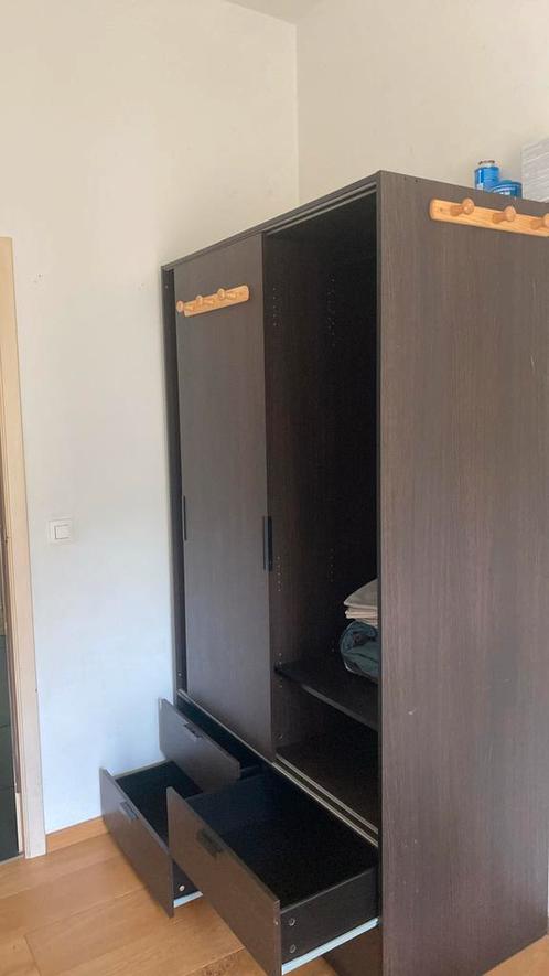 Garde Robe en parfait état, Huis en Inrichting, Kasten | Roldeurkasten en Archiefkasten, Zo goed als nieuw, Ophalen