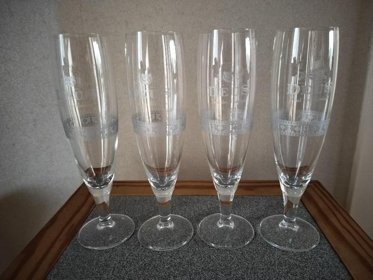 Glas Leus champagne, Verzamelen, Glas en Drinkglazen, Zo goed als nieuw, Overige typen, Ophalen