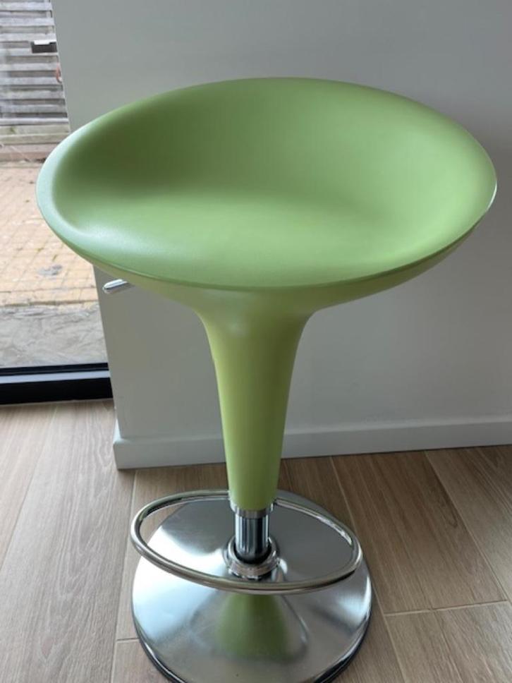 Bombo Magis groen barkruk (6 stuks), Huis en Inrichting, Barkrukken, Zo goed als nieuw, 60 tot 90 cm, Kunststof, 5 krukken of meer