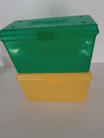 2 handige grote Friskies vershouddozen beschikbaar voor biedingen