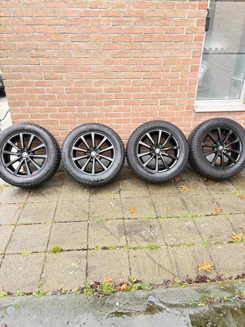 4 aluminium velgen met winterbanden beschikbaar voor biedingen