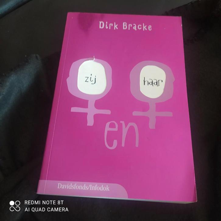 Dirk Bracke - Zij en haar, Boeken, Kinderboeken | Jeugd | 13 jaar en ouder, Nieuw, Ophalen of Verzenden