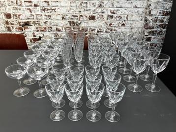 59-delig kristallen glazen set verres en cristal 6-lobbig beschikbaar voor biedingen