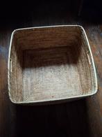 Rieten mand, Huis en Inrichting, Woonaccessoires | Schalen en Manden, Ophalen, Mand, Vierkant, Zo goed als nieuw