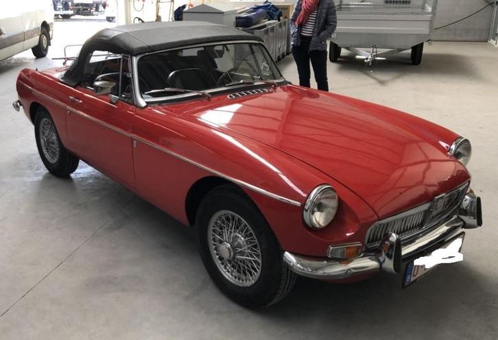 MGB met overdrive uit 1972 gerestaureerd - UITSTEKENDE staat, Auto's, Oldtimers, Particulier, Lederen bekleding, Lichtmetalen velgen