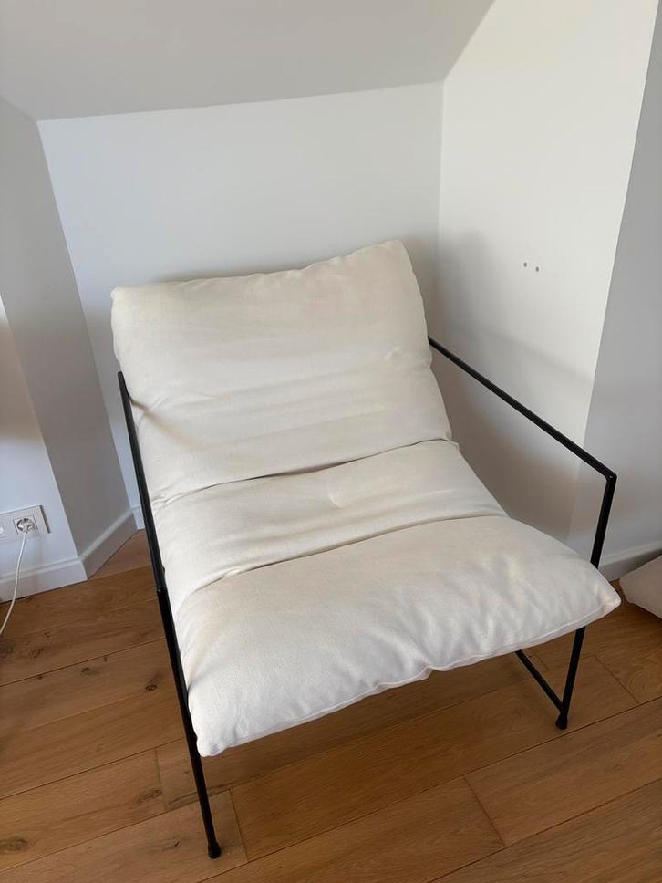 Fauteuil wit kussen - zwart metalen onderstel, Huis en Inrichting, Fauteuils, Zo goed als nieuw, Metaal, Stof, 50 tot 75 cm, 75 tot 100 cm