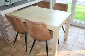 keukentafel met 4 stoelen beschikbaar voor biedingen
