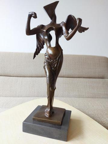 Bronzen Beeld Engel Surrealist Angel Salvador Dali  beschikbaar voor biedingen