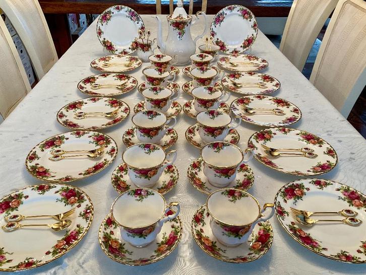 Royal Albert Old Country Roses service /servies 63 pièces, Antiek en Kunst, Antiek | Servies compleet, Ophalen