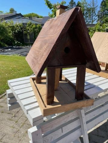 Verschillende Vogelhuisjes beschikbaar voor biedingen