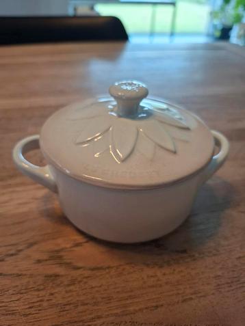 Le Creuset mini cocotte sunflower kleur meringue nieuw beschikbaar voor biedingen