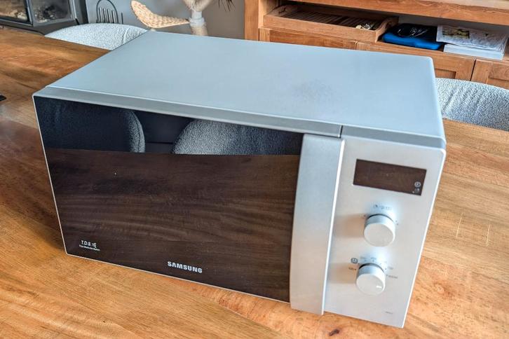 Four à micro-ondes Samsung ME82V, Electroménager, Micro-ondes, Utilisé, Autoportant, 45 à 60 cm, Plaque tournante, Enlèvement