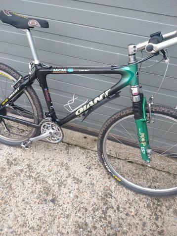 mtb fiets giant volledig in Carbon  beschikbaar voor biedingen