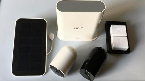 OM MEE TE NEMEN: COMPLEET ARLO-CAMERAPAK -  klaar v. gebruik, Audio, Tv en Foto, Videobewaking, Zo goed als nieuw, Buitencamera
