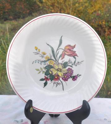 assiette decorative fleur galluie  beschikbaar voor biedingen