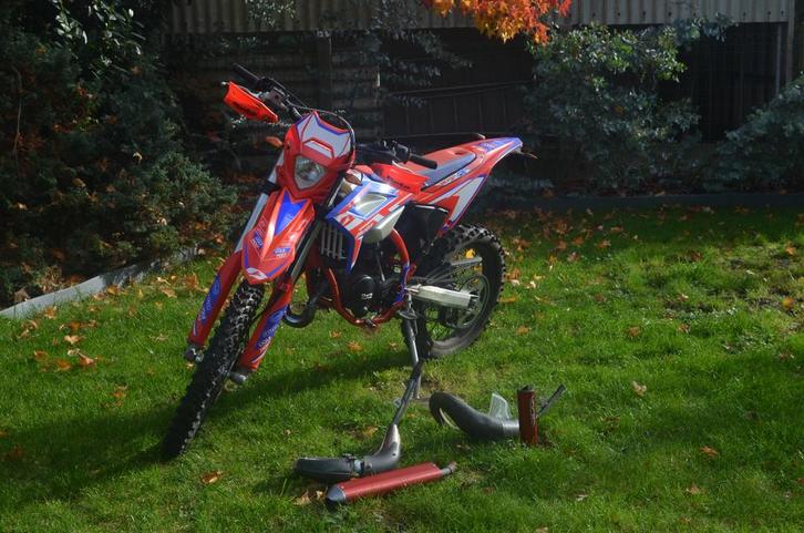 Beta rr50 enduro Racing 2023, Fietsen en Brommers, Brommers | Crossbrommers, Zo goed als nieuw, Overige merken, Ophalen