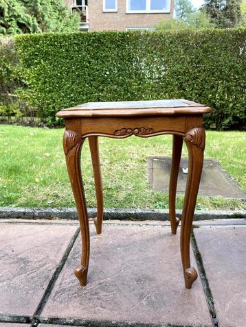 Kleine plantentafel met houten bijzettafel  beschikbaar voor biedingen