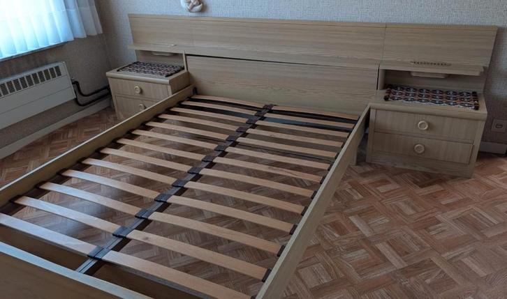 Bed met lattenbodem, matras, meubeltjes GRATIS, Maison & Meubles, Chambre à coucher | Lits, Bois, Enlèvement