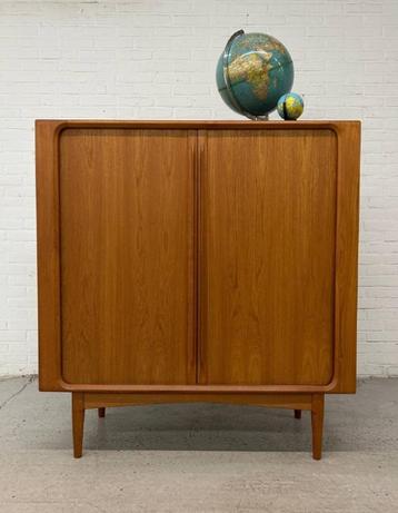 Bernhard Pedersen & Son highboard beschikbaar voor biedingen