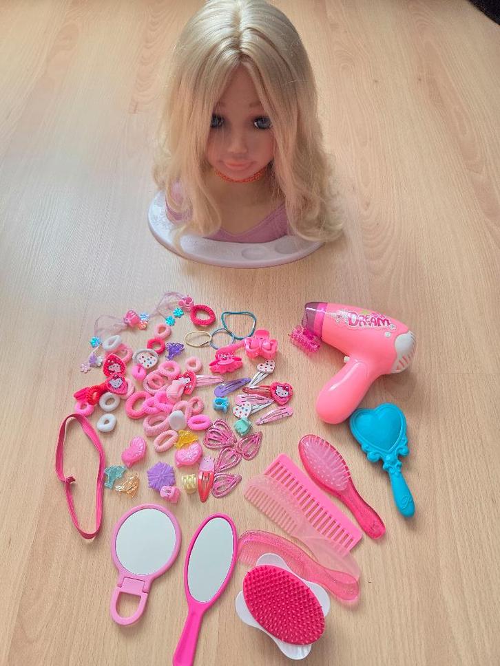 Poupée de maquillage et de coiffure + accessoires, Enfants & Bébés, Jouets | Poupées, Utilisé, Autres types, Enlèvement ou Envoi