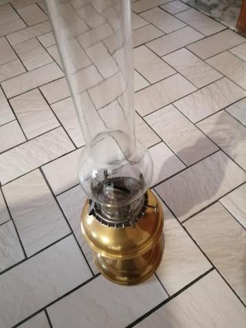 Olielamp beschikbaar voor biedingen