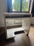 Witte bureau met wiletjes, Huis en Inrichting, Bureaus, Ophalen, Met wielen, Zo goed als nieuw, Bureau