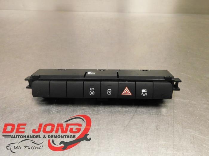 Paniekverlichtings Schakelaar van een Mercedes Citan, Auto-onderdelen, Dashboard en Schakelaars, Mercedes-Benz, Gebruikt, 3 maanden garantie