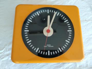 Space Age Krups Quartz Elektronische Gele Retro Wandklok  beschikbaar voor biedingen