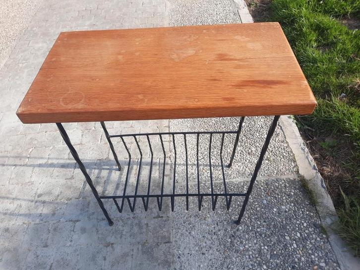 Tafel en aktetas in zeer goede staat H.70 cm, Huis en Inrichting, Woonaccessoires | Krantenbakken en Lectuurbakken, Zo goed als nieuw