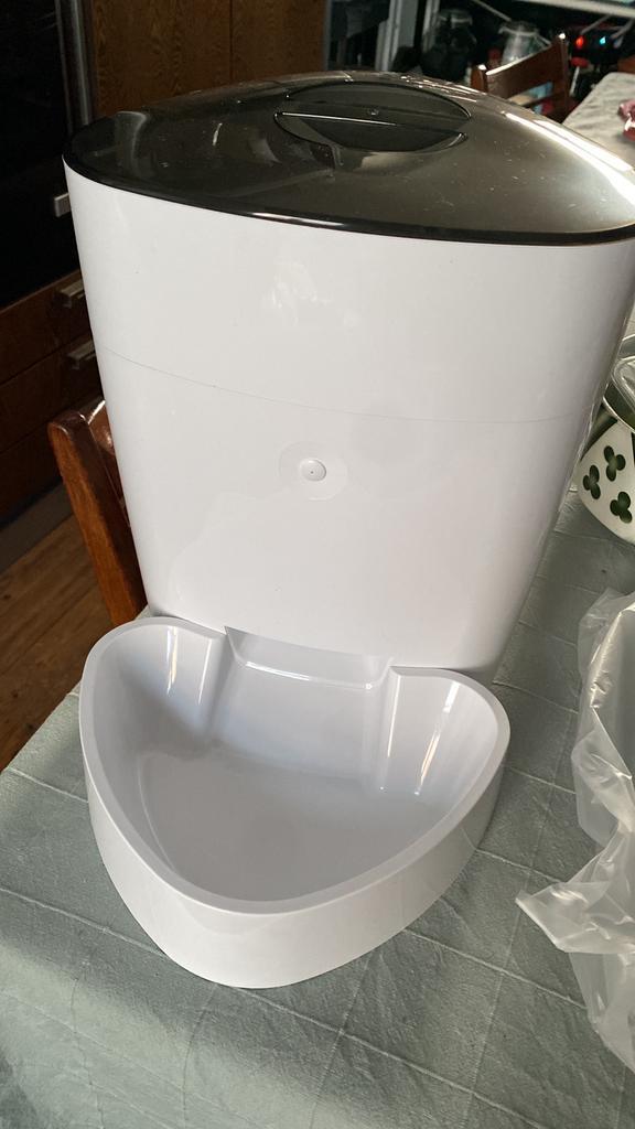 Automatische voederbak kat hond, Dieren en Toebehoren, Kattenvoerbakken en Drinkbakken, Gebruikt, Ophalen of Verzenden