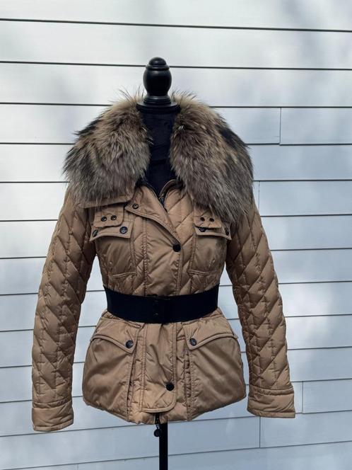 Elegante Moncler donsjas, Kleding | Dames, Jassen | Winter, Zo goed als nieuw, Maat 38/40 (M), Beige, Ophalen of Verzenden