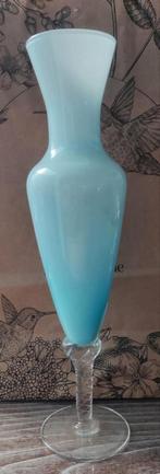 Vase en opaline bleu, Ophalen