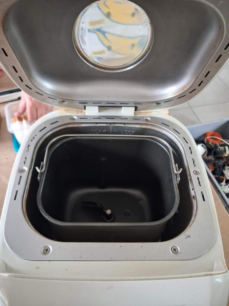 Te Koop: Broodbakmachine, Ophalen, Zo goed als nieuw