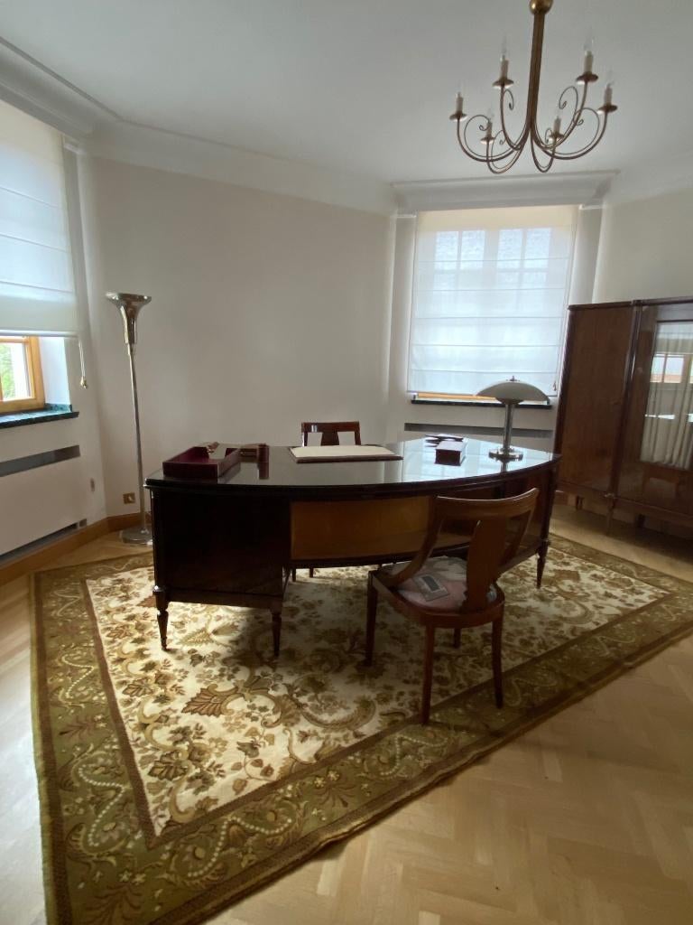 bureau acajou, Enlèvement