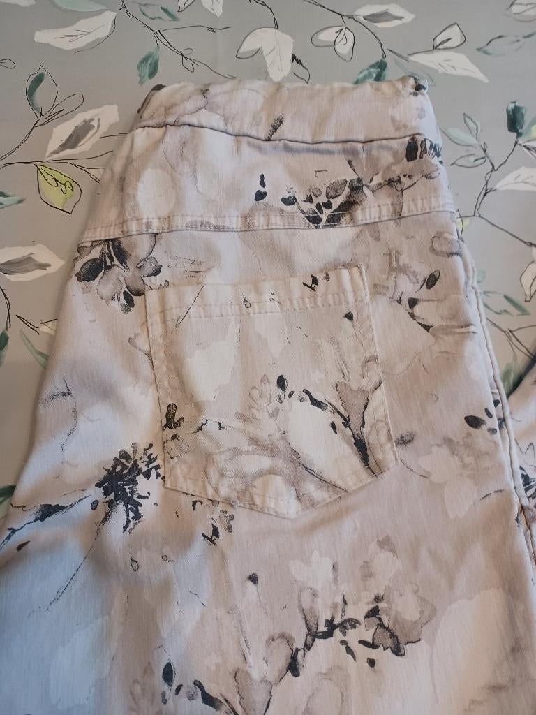 Ecru bloemenjegging broek 42 Damart, Kleding | Dames, Broeken en Pantalons, Verzenden, Beige, Maat 42/44 (L), Zo goed als nieuw