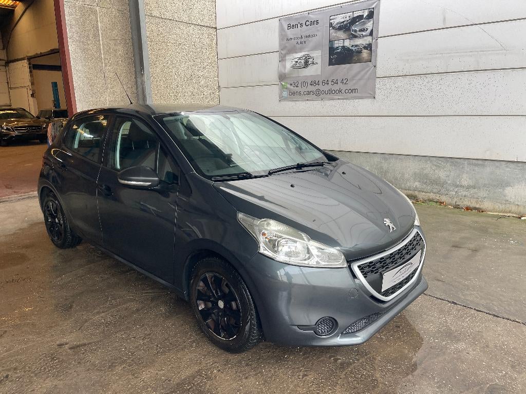 Peugeot 208 1.2i Benzine * Airco *, Electronic Stability Program (ESP), Stof, Zwart, Bedrijf